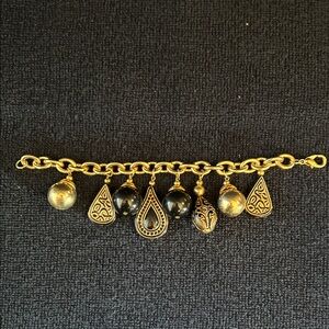 Vintage Goldtone Charm Bracelet with 8 Black and Gold Bead and Teardrop Charms
